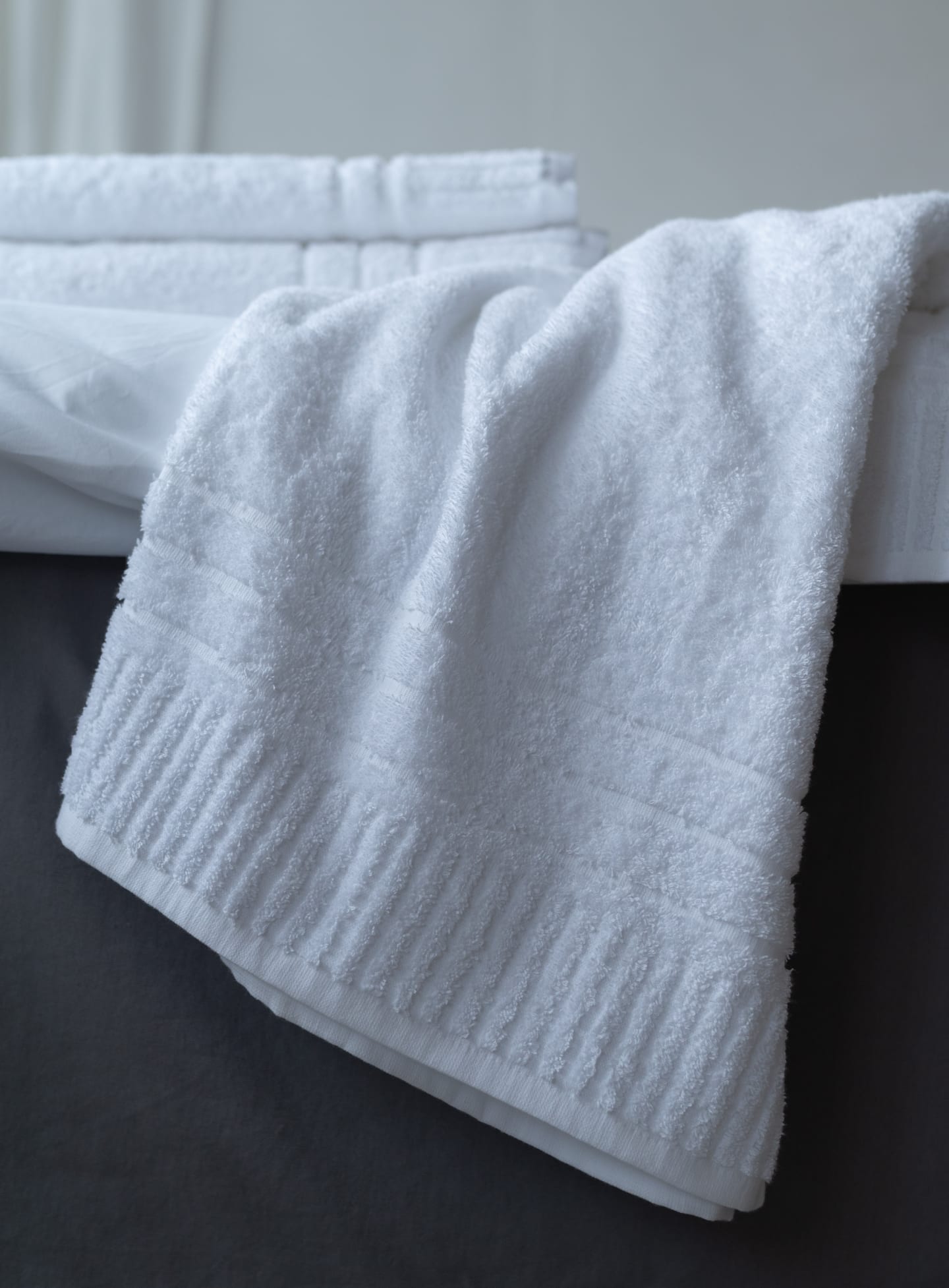 Frottéhandduk Nevada vit 450g 70x140cm - Bild 1 av 4