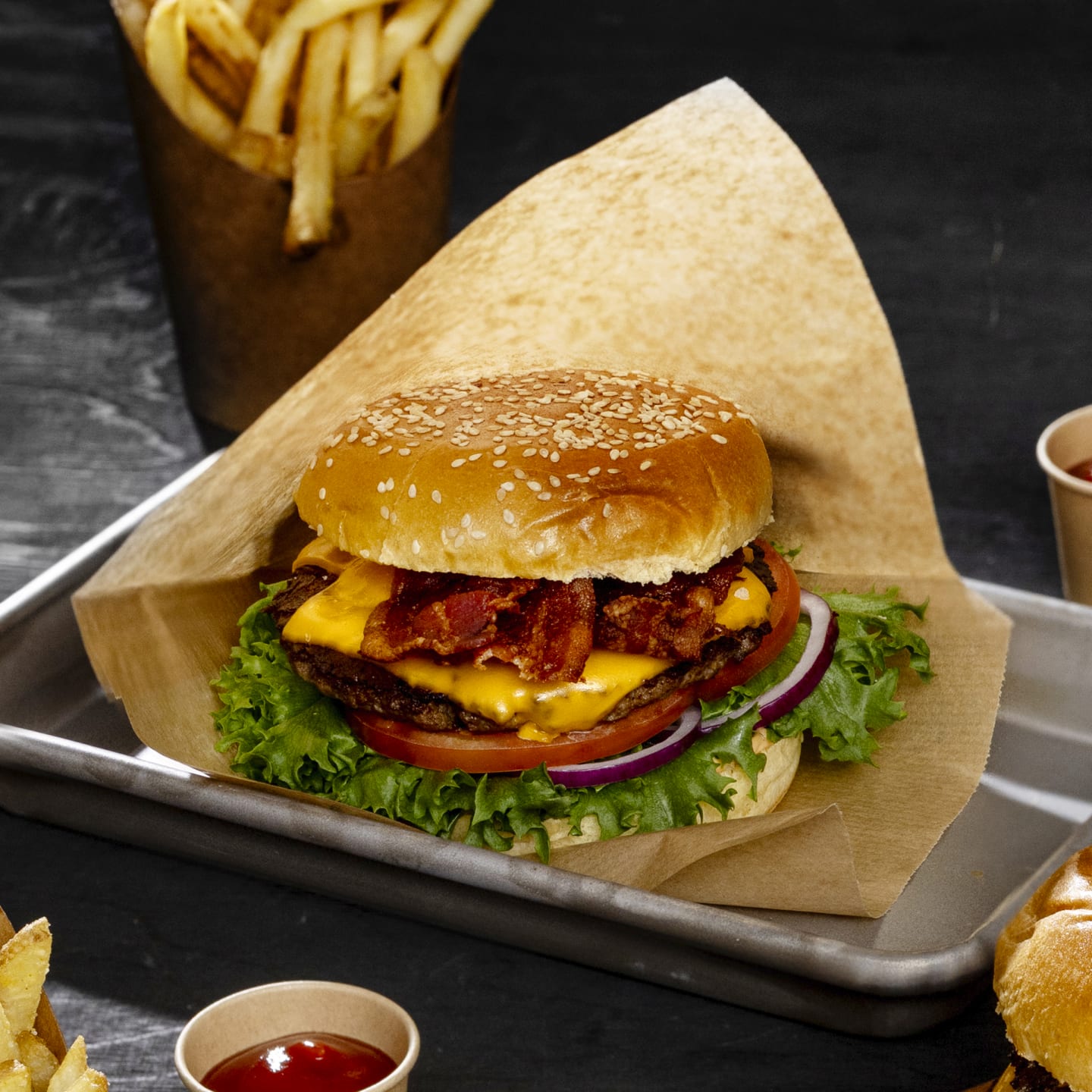 Hamburgerbröd brioche m sesamfrö 14x6st 50g - Bild 1 av 2